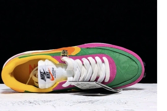 BV0073-301 Pine LD Nike BV0073-301  Green Sacai Waffle 1217